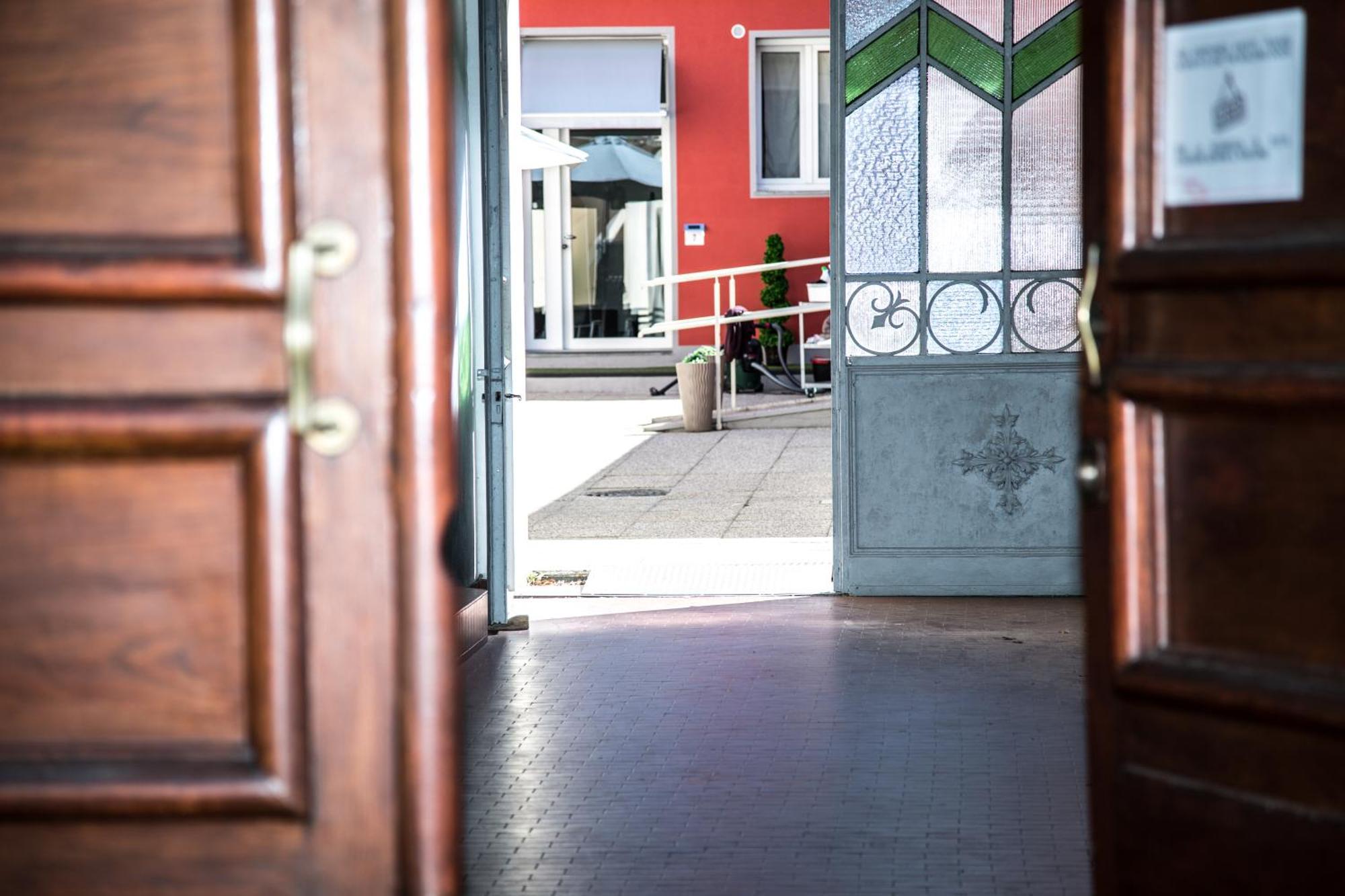 Guest House Turin Metro Young Exterior foto